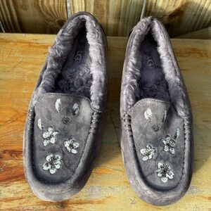 UGG Ansley Blossom Slipper Gray Suede Embroidered Flowers UGGPure Wool Lined 6